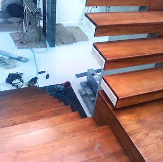 papan kayu tangga