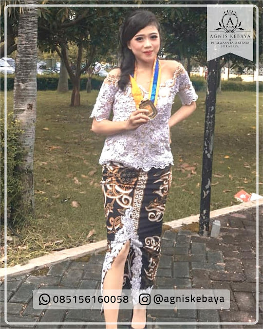 SEWA KEBAYA WISUDA MURAH SURABAYA