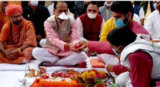 The Chief Minister performed cow-worship, worship of cow-sanctuary in Salaria for state and world welfare.