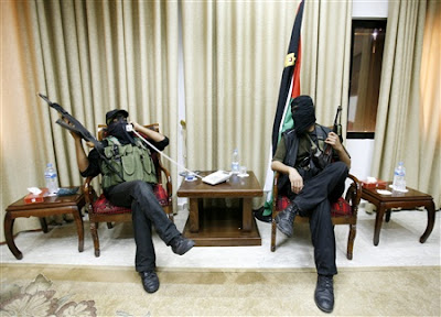 Hamas invade oficina de Abbas