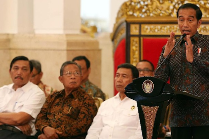 Menakar 'Kegentingan' Reshuffle Kabinet Jokowi