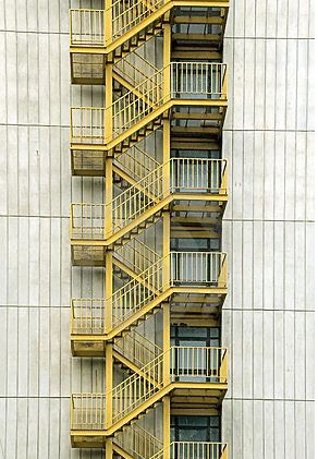 Xưởng làm cầu thang thoát hiểm tại Tiền Giang