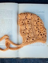 http://translate.googleusercontent.com/translate_c?depth=1&hl=es&rurl=translate.google.es&sl=en&tl=es&u=http://crochetlatte.com/2012/07/06/apricot-baby-bonnet-free-pattern/&usg=ALkJrhiicsAzSUrtiXwxJp-zzt3w0Wm4Mw