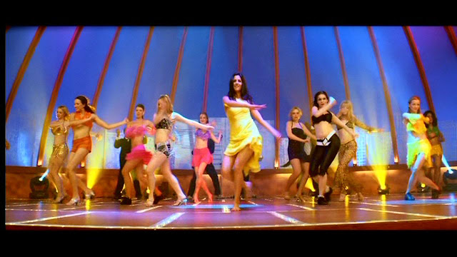 Katrina kaif wardobe malfunction dancing