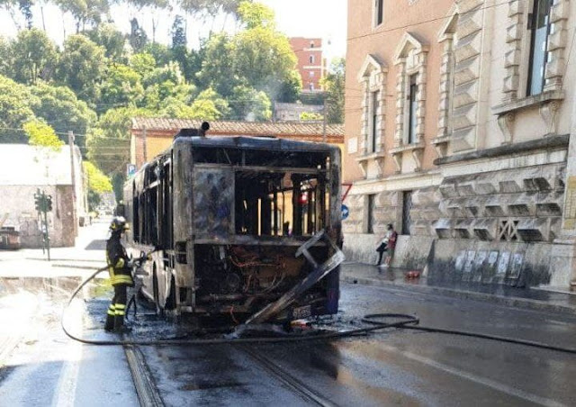 Atac: flambus a Piazzale della Marina. È il settimo del 2021