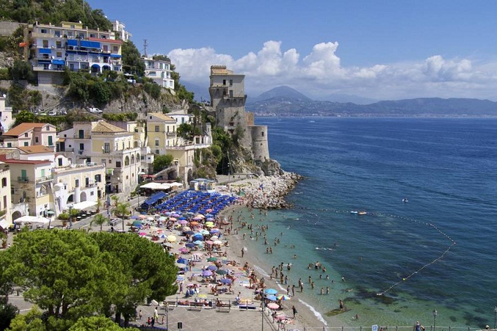  Amalfi, Jalan Raya dengan Pesona Laut Italia