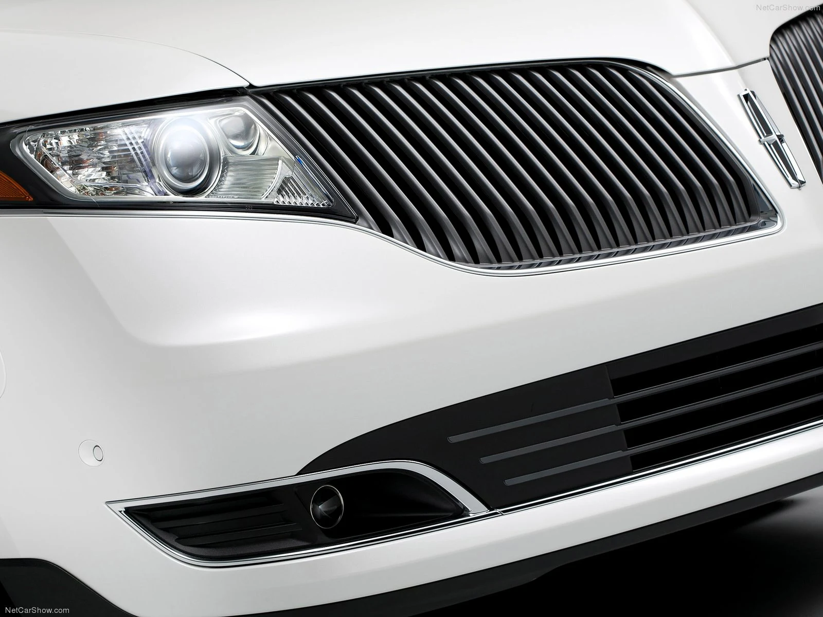 Hình ảnh xe ô tô Lincoln MKT 2013 & nội ngoại thất