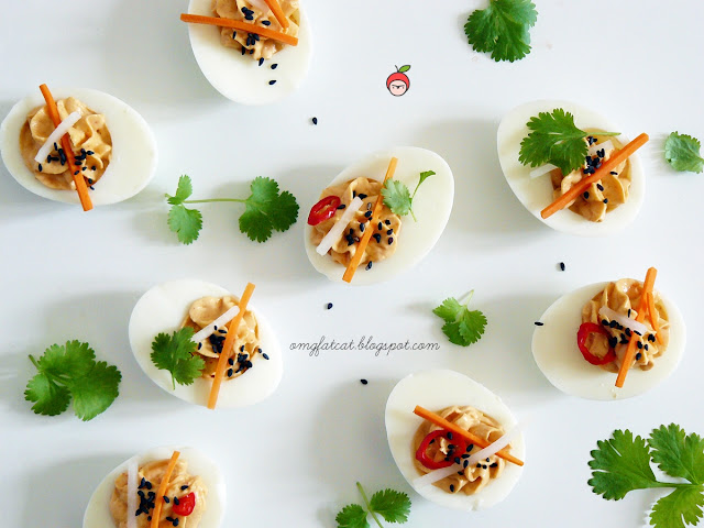 sriracha deviled eggs jaja faszerowane