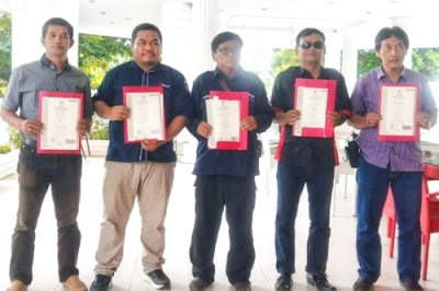 Ketua DPD SPRI Jateng Berikan Sertifikat Berlisensi BNSP Kepada 18 Wartawan Berkompeten