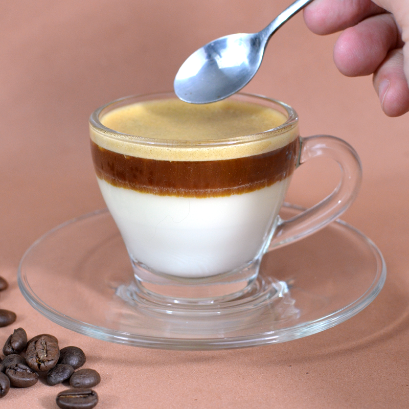 Panna Cottas Chocolat Blanc & Expresso : ultra simple, ultra rapide et tout en contraste.