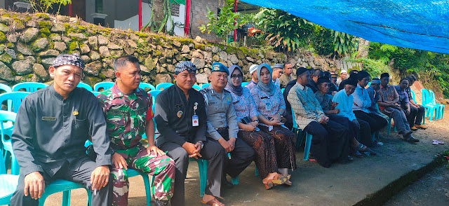 KodimKaranganyar – Babinsa Harjosari Takziah Warga Yang Meninggal Dunia di Wilayah Binaan