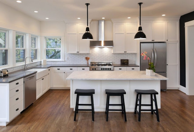 white-kitchen-with-recessed-lighting
