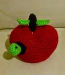 http://novedadesjenpoali.blogspot.com.es/2014/08/patron-de-manzana-con-gusano.html