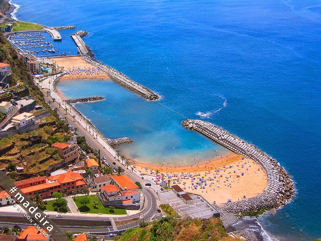 Calheta y su hermosa playa artificial