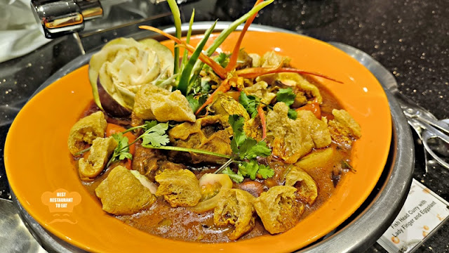 Sunway Putra Hotel Christmas New Year Buffet Menu Fish Head Curry With Ladies Fingers and Eggplant