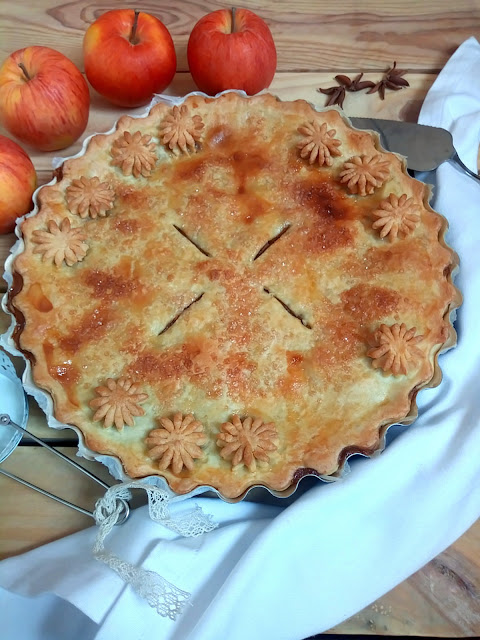 Tarta de manzana americana. American apple pie. Postre, canela, azúcar, rico, fácil, con fruta, en el horno, masa quebrada. Cuca