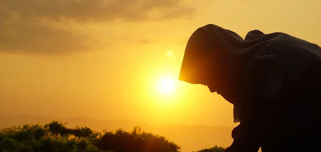 https://www.abusyuja.com/2020/12/mengenal-ciri-ciri-orang-qanaah-zuhud-sabar.html