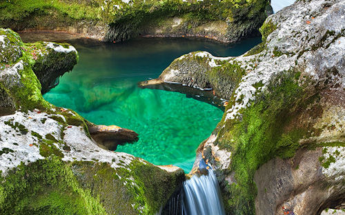 Agua de color turquesa by Andreas Resch - Cascada