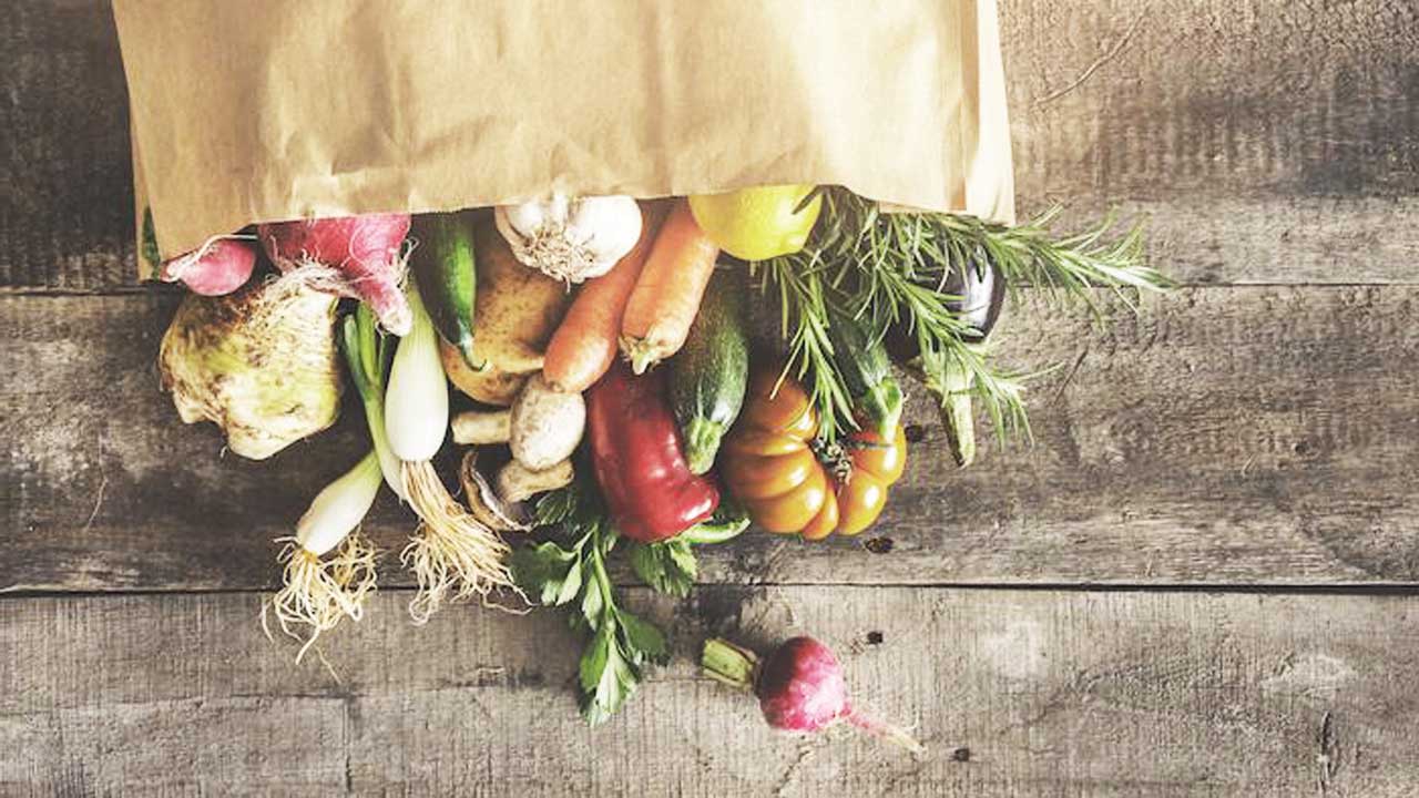 tricks to avoid getting trapped by the promises of "miracle foods".
