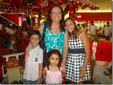 Marisa, julia e Gustavo com jujuba