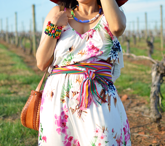 Outfit with ethnic accessories 