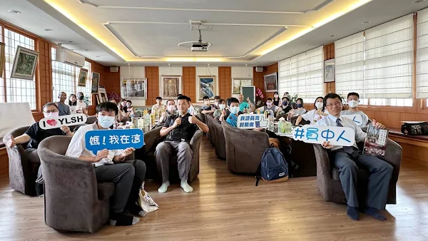 ▲員林高中楊豪森校長馬上召集優免入學高分學生及家長座談會，會中勉勵大家一起努力。（員林高中提供）