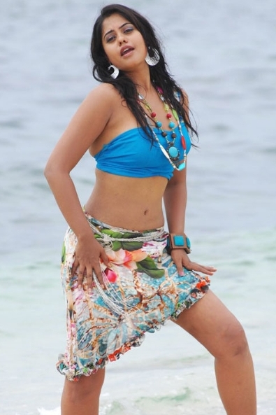 South Bindu Madhavi Hot Navel Show at Beach