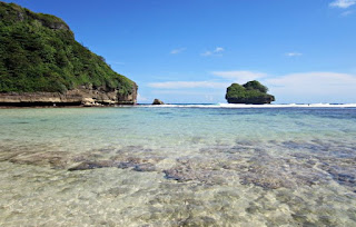 Pantai Ngliyep Malang, Keindahan dan Misteri