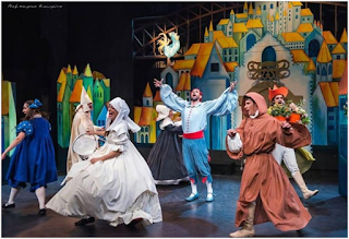 Θεατρική παράσταση «Ο Κουρέας της Σεβίλλης» από την θεατρική ομάδα της Κάρμεν Ρουγγέρη