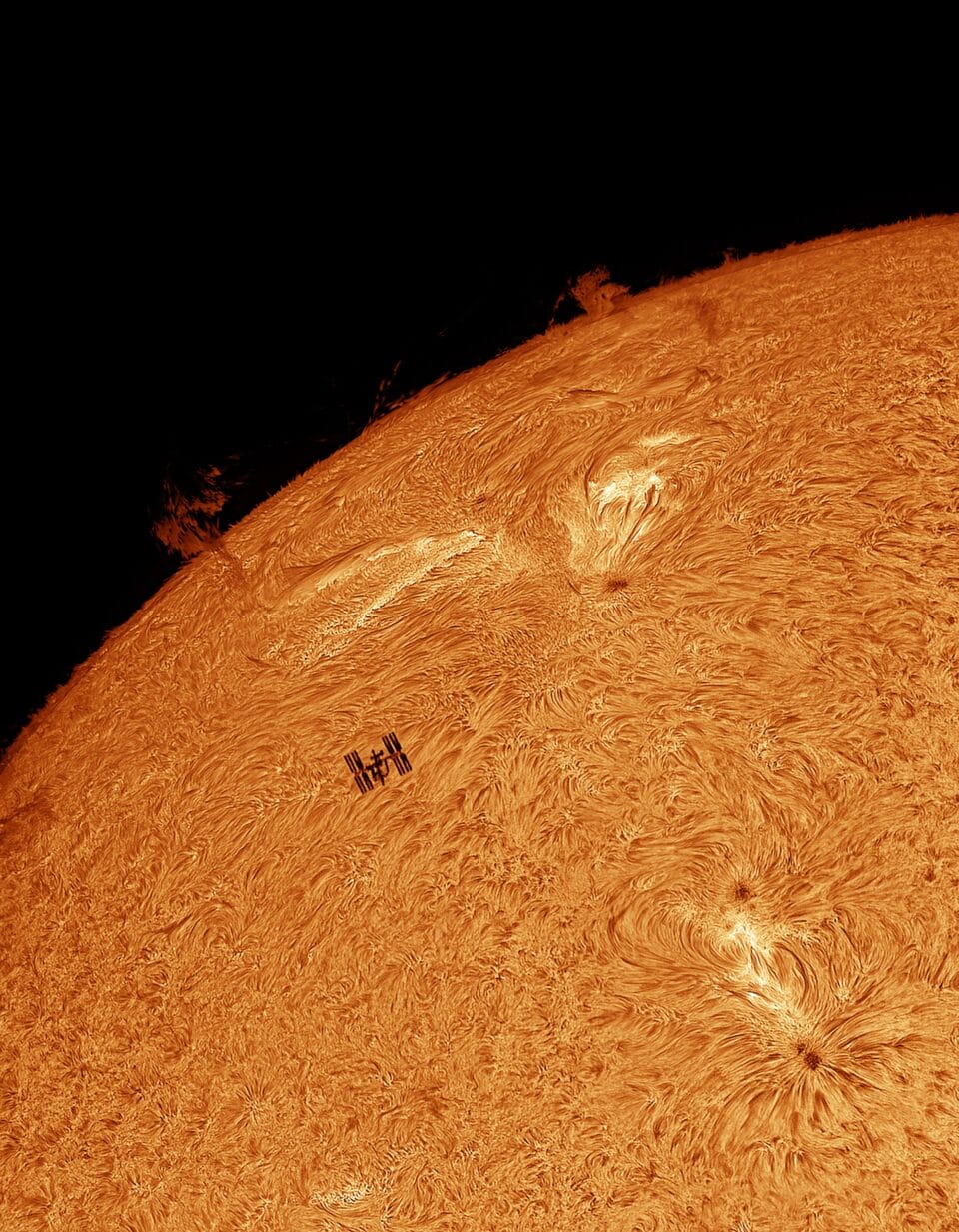 Una imagen brillante del eclipse solar gana el premio Fotógrafo astronómico del año 2024