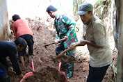 TNI Kodim Pekalongan Bantu Warga Paninggaran Bersihkan Material Longsor