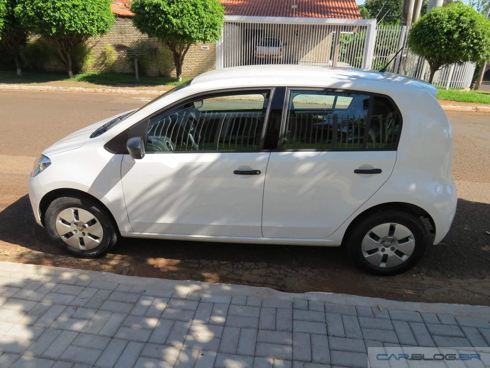 Volkswagen up! 2015 - take