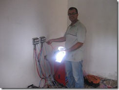 Celio acendendo lampada de 12 volts