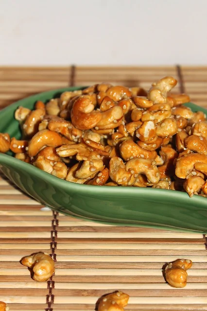 Bowl of honey sesame cashews.