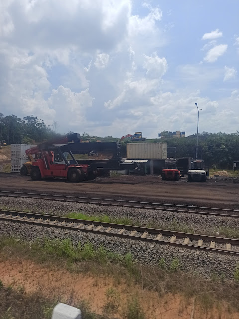 pemandangan naik kereta di sumatera