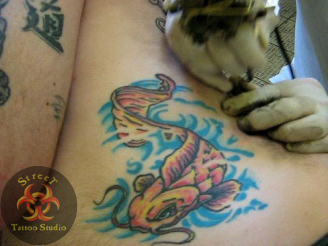 Carpa Koi fish Tattoo Esta carpa New School fiz num grande parceiro que