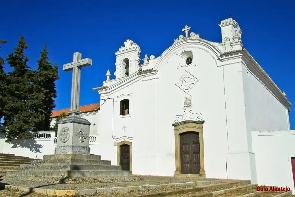Igreja-de-São-Francisco-século-XVIII-em-vidigueira-com-o-guia-alentejo