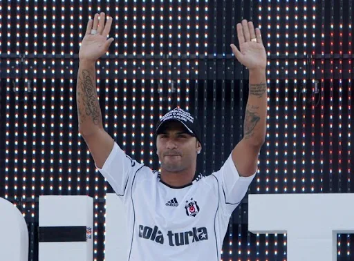 Ricardo Quaresma waves to his fans after signing a contract with Besiktas