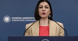 Η "δημοσιογράφος" της καθεστωτικής Καθημερινής και στα τα Νέα,  που εκτελεί χρέη Κυβερνητικής Εκπροσώπου της Ελλάδας από τις 28 Φε...