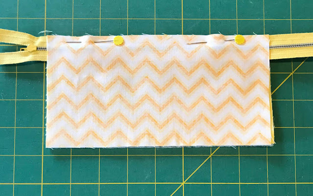 Easter Bunny Zipper Pouch Tutorial by Thistle Thicket Studio. www.thistlethicketstudio.com