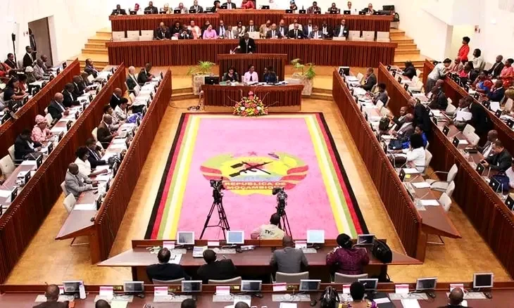 Parlamento modifica lei eleitoral e elimina poder dos tribunais distritais para recontagem de votos