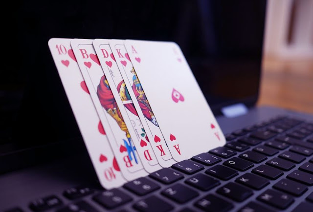 how beginner poker players can improve game playing skills