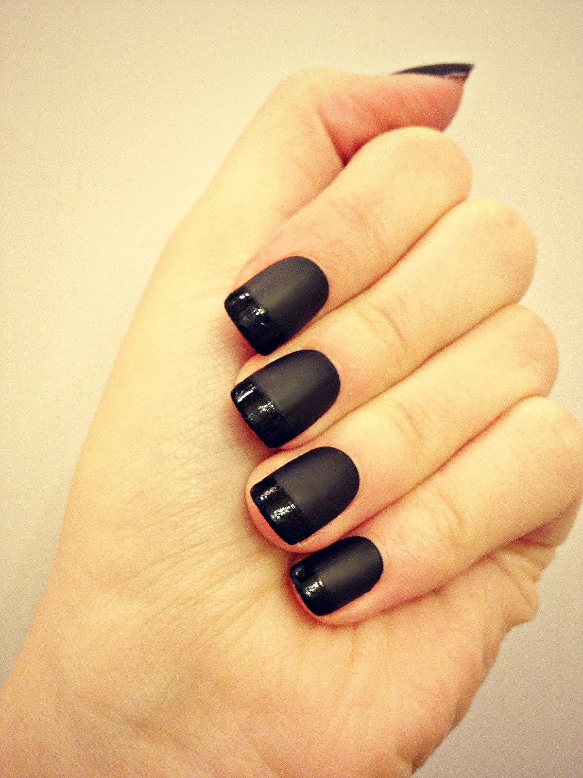 Sybella Nails : black matte manicure nails