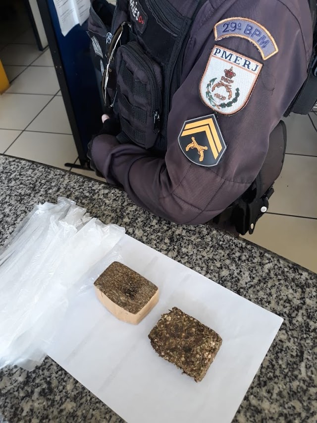 Policia Encontra  tablete de Maconha abandonado em terreno