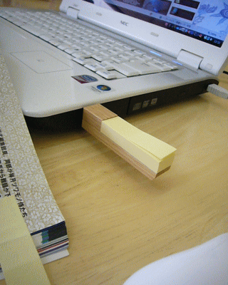 Post-It Note Dispenser combined with USB flash drive