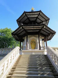 Places to visit near South Kensington: Peace Pagoda in Battersea Park