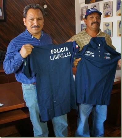 VIERNES 24 de abril de 2015 ENTREGA NFA UNIFORMES PARA POLICIAS DE LAGUNILLAS