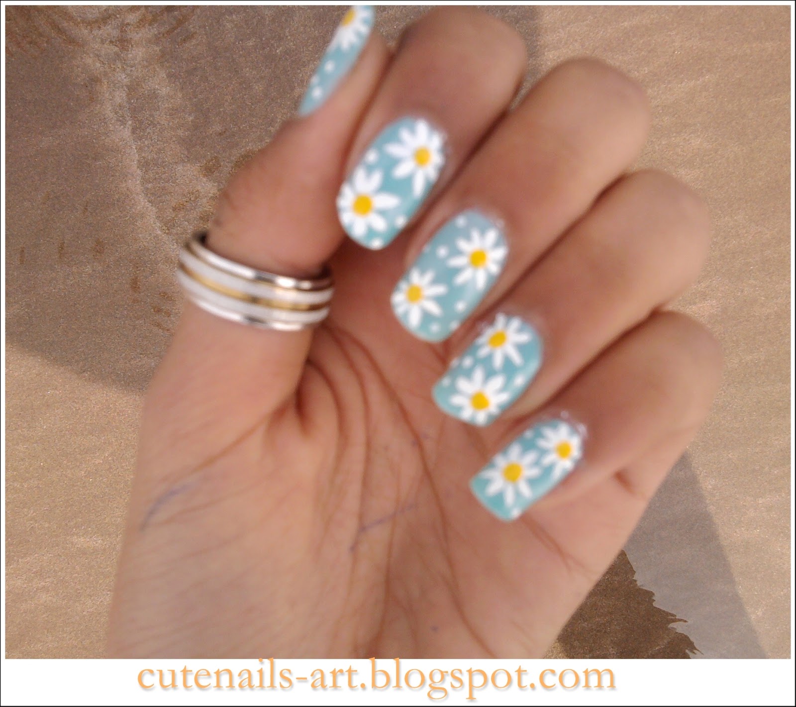 ... to start the spring series of nail art whit a daisy flowers nail art