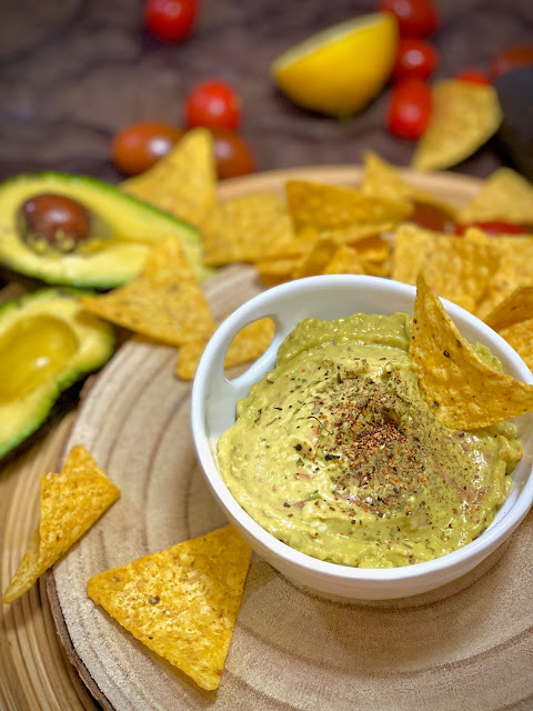 Guacamole casero con totopos