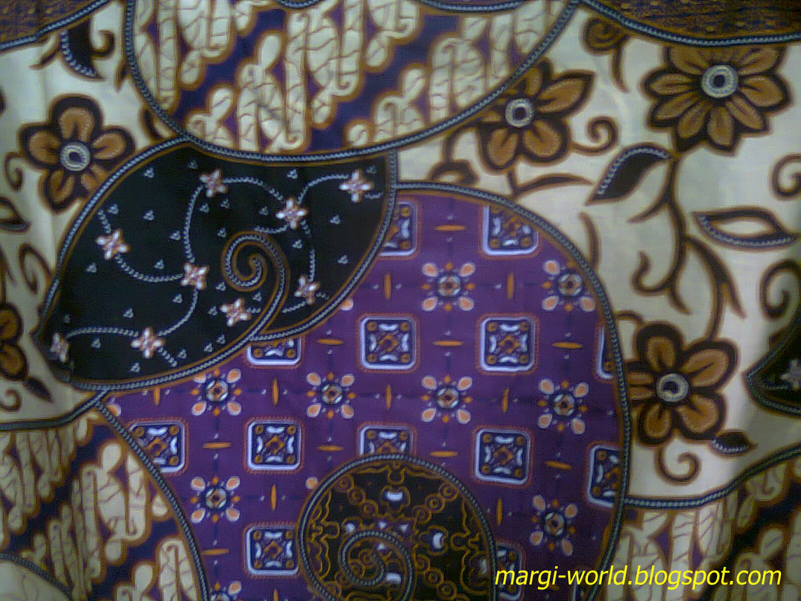 Contoh batik paduan warna 